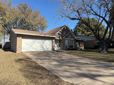 250 N Bryan Cir, Mesquite, TX 75149 - photo 2