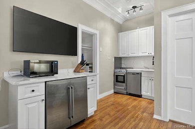 105 7th St unit 10, Garden City, NY 11530 - photo 7