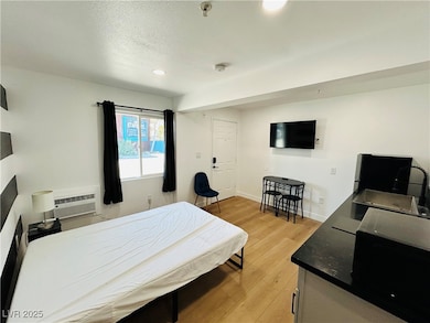 1418 S 3rd St, Las Vegas, NV 89104 - photo 3