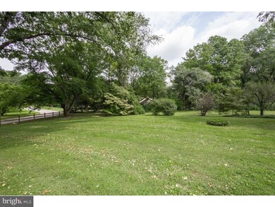 828 Crestview Dr, Springfield, PA 19064 - photo 2