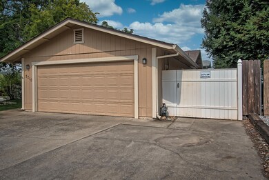 2210 Chelsa Cir, Redding, CA 96002 - photo 6