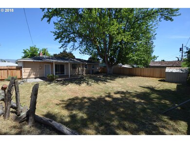 800 E 19th St, the Dalles, OR 97058 - photo 3