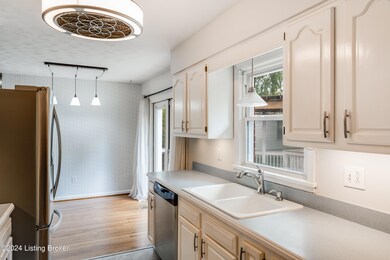 5706 Indian Rock Rd, Louisville, KY 40219 - photo 6