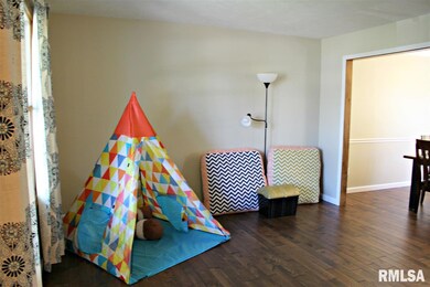 5320 N Castleberry Dr, Peoria, IL 61615 - photo 5