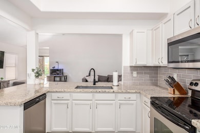 13216 W Desert Ln, Surprise, AZ 85374 - photo 6