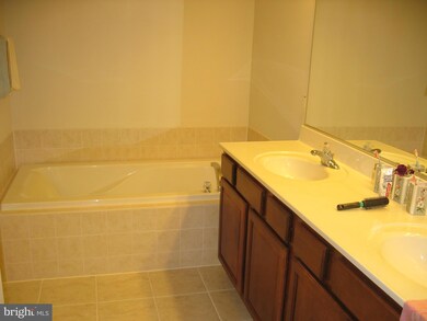 608 Kingfisher Ave, Gaithersburg, MD 20877 - photo 6