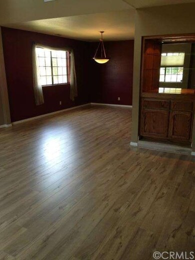 A view of the open floorplan with the dry bar.