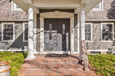 Elegant and warm entrance with double doors