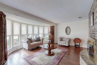 1400 Woodvine Dr, Euless, TX 76040 - photo 3