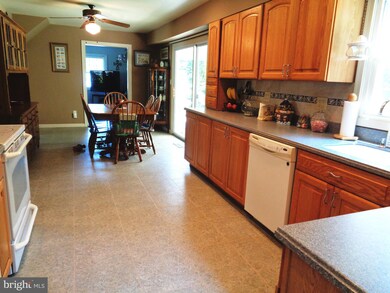 12605 Kernwood Ln, Bowie, MD 20715 - photo 6