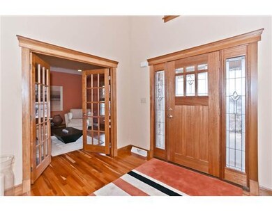Entry/Foyer.