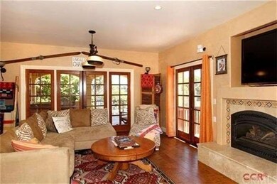 Entry level family room with gas log fireplace, la