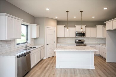 8004 NW 95th Cir, Johnston, IA 50131 - photo 4