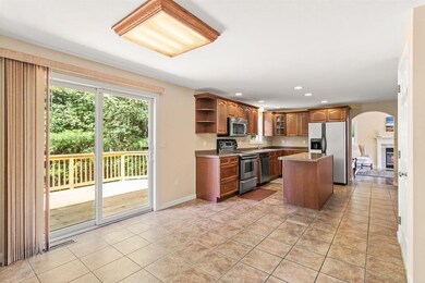 11 Forsythia Dr, Nashua, NH 03062 - photo 7