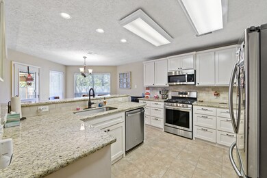 816 Riverside Dr, Alvin, TX 77511 - photo 3