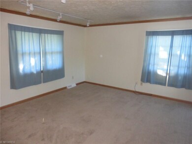 706 Hollywood Ave, Sheffield Lake, OH 44054 - photo 3