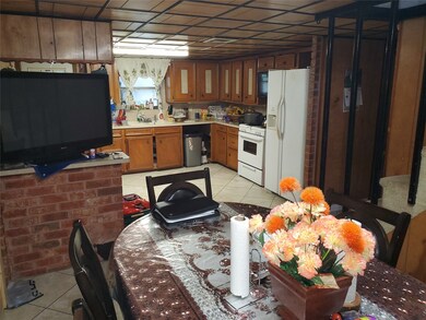 6915 Appleton St, Houston, TX 77022 - photo 5