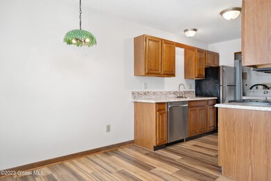 101 Cambridge Manor Dr, Schenectady, NY 12302 - photo 6