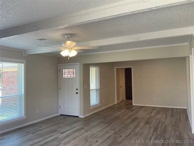 7412 S Elm Ave, Broken Arrow, OK 74011 - photo 3