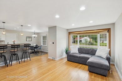 123 N Cedar St, Palatine, IL 60067 - photo 2