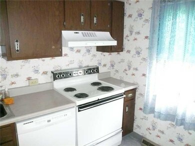 Kitchen. Bright kitchen with dishwasher and electr