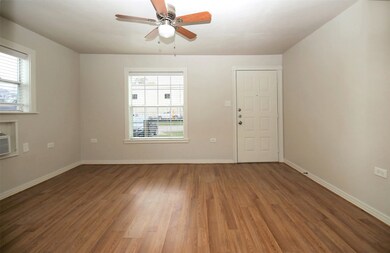 511 Caplin St, Houston, TX 77022 - photo 3
