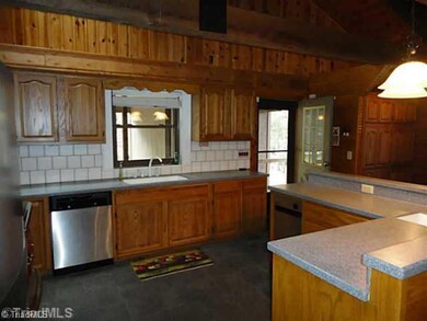 Kitchen. Plenty of counter space
