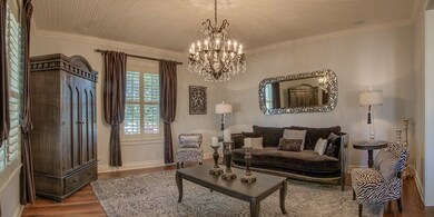 403 W Live Oak St, Fredericksburg, TX 78624 - photo 2