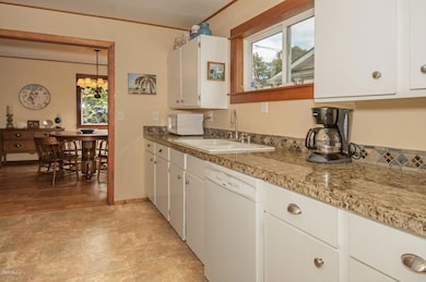 1119 SW 15th St, Lincoln City, OR 97367 - photo 7