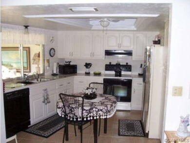 Eat-in Kitchen