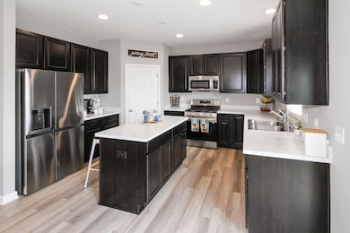 Deluxe Island Kitchen