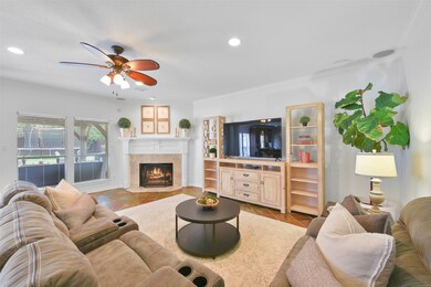 303 Lakeview Cir, Friendswood, TX 77546 - photo 7