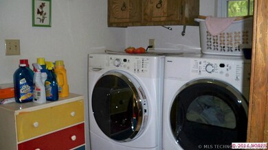 Laundry, Seller May Leave Washer & Dryer