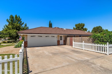 004__3160 E Fox St