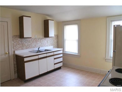 117 S 11th St unit B, Belleville, IL 62220 - photo 2