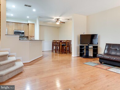 9198 Cardinal Forest Ln unit 49, Lorton, VA 22079 - photo 4