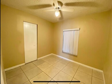 1412 Okeechobee Rd unit 3, West Palm Beach, FL 33401 - photo 6