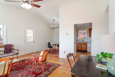 444 Peach St, Staunton, VA 24401 - photo 7