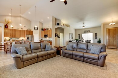 35211 N 12th St-13