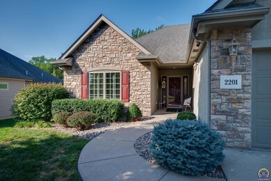 2201 SW Millers Glen Dr, Topeka, KS 66614 - photo 3