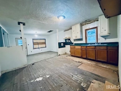 205 W Scott St, Wolcott, IN 47995 - photo 3