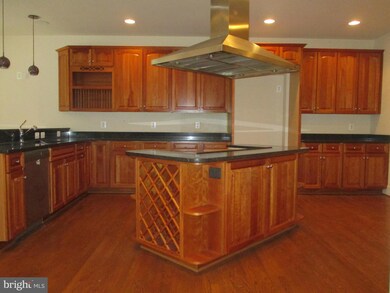 7423 Edington Dr, Warrenton, VA 20187 - photo 5