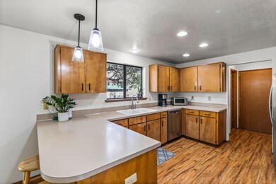 2004 NE Red Rock Lane