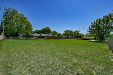 Located just a few blocks from the popular Harbor Lakes Country Club.