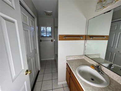 542 E Caroline St, Tavares, FL 32778 - photo 7