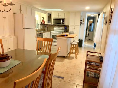 507 Alamanda Ln, Deerfield Beach, FL 33442 - photo 4