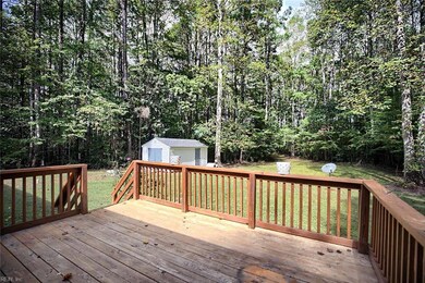 7095 Hunters Pointe Dr, Gloucester, VA 23061 - photo 7