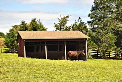 Run-in shed with 3 stalls