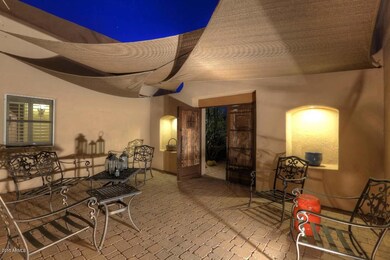 Night-Courtyard