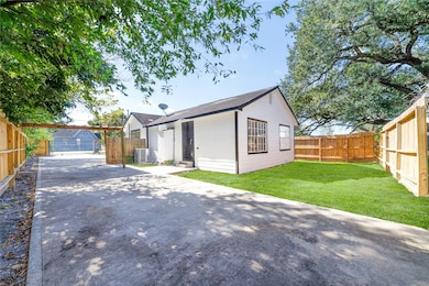 9201 Klondike St, Houston, TX 77075 - photo 5